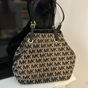 Michael Kors pocketbook